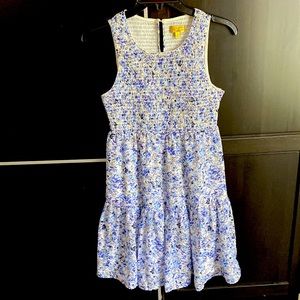 Princess Vera Wang sleeveless summer casual dress white and blue floral print